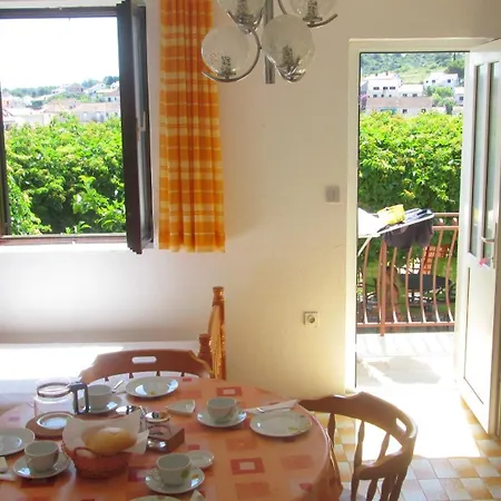 Appartamento Lemona Sutivan