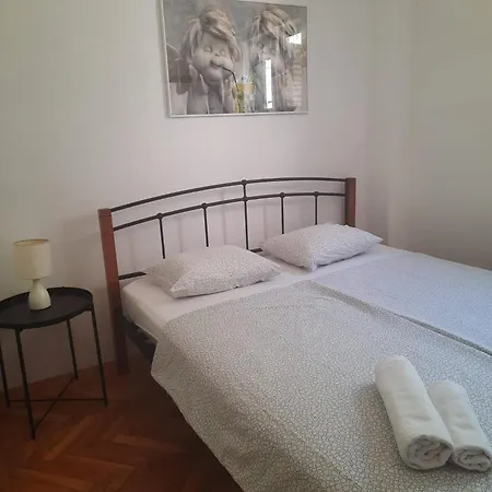 Lemona Lägenhet Sutivan